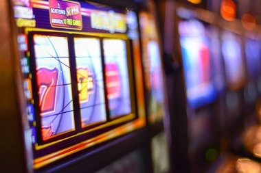 Live Dadu Online dealer at aman casino streaming dice rolls to mobile players
